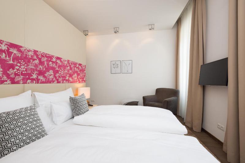 Deluxe Two-Bedroom Apartment image 3