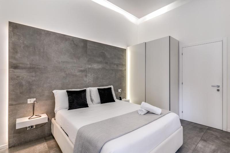 Deluxe Double Room image 3