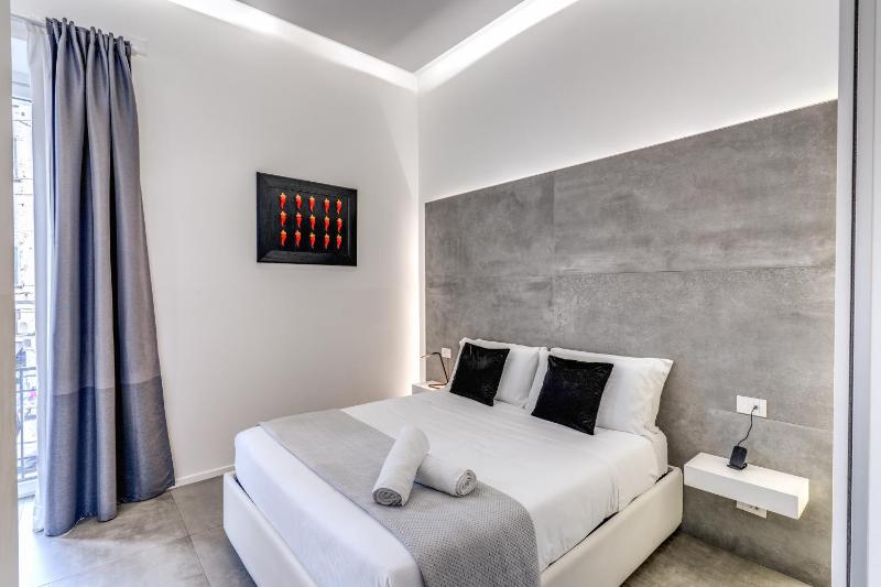 Double Room with Balcony image 4
