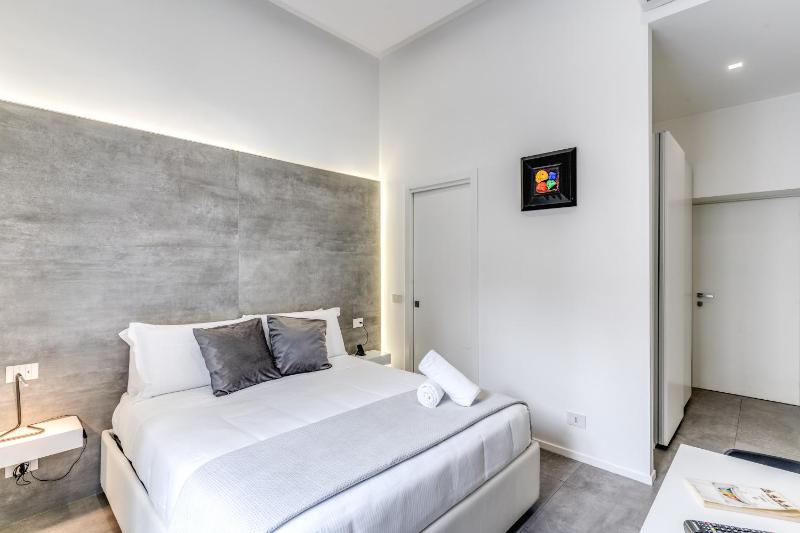 Standard Double Room image 2