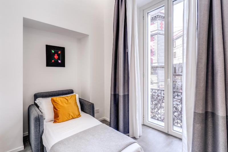 Deluxe Room image 2