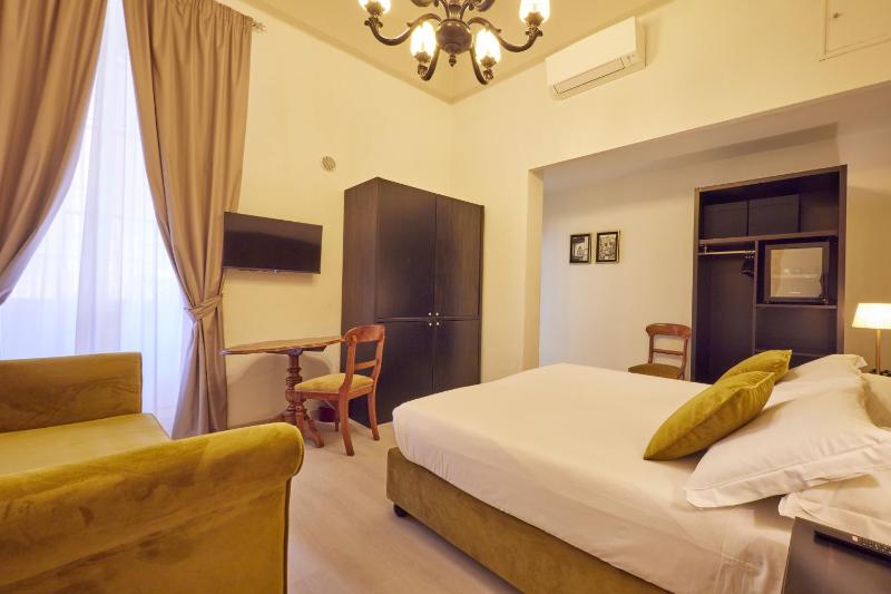 Superior King Room image 4