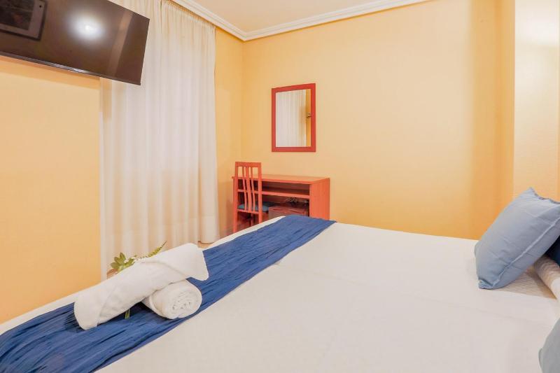 Interior twin room image 4