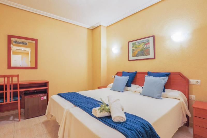 Interior twin room image 1
