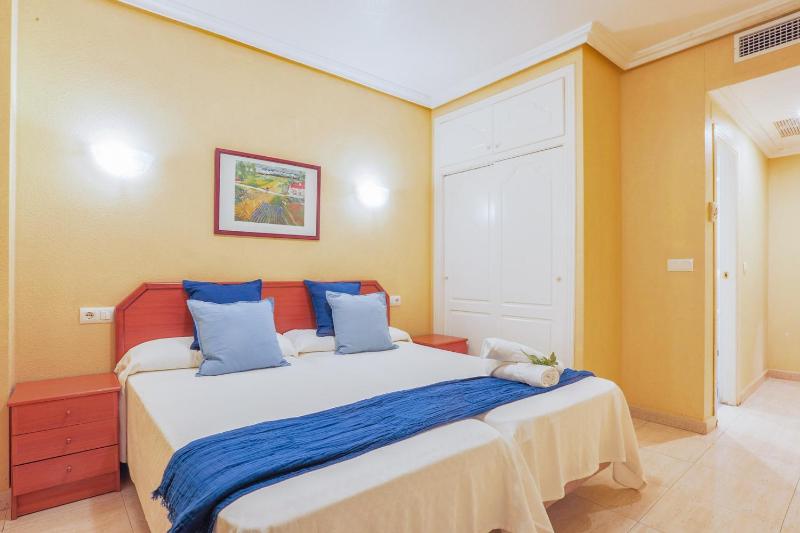 Interior twin room image 3