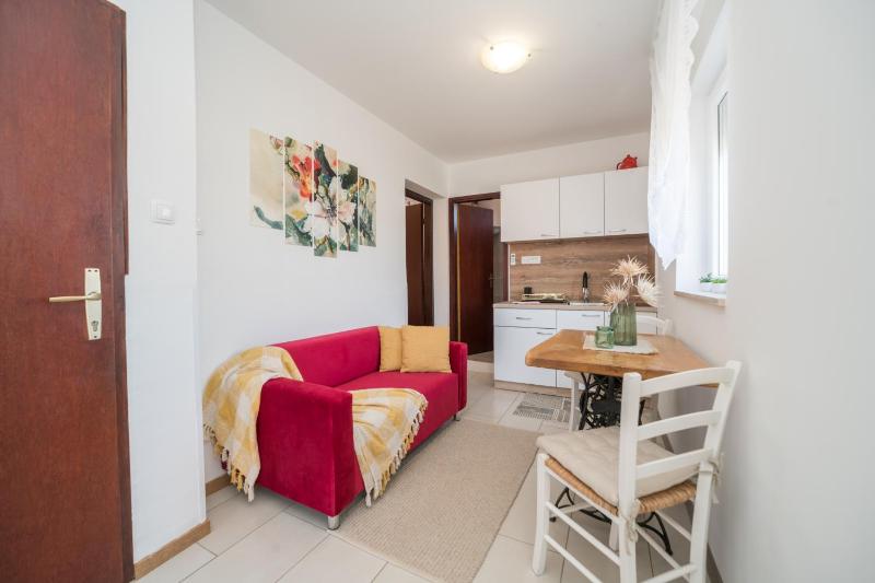One-Bedroom Apartment image 1