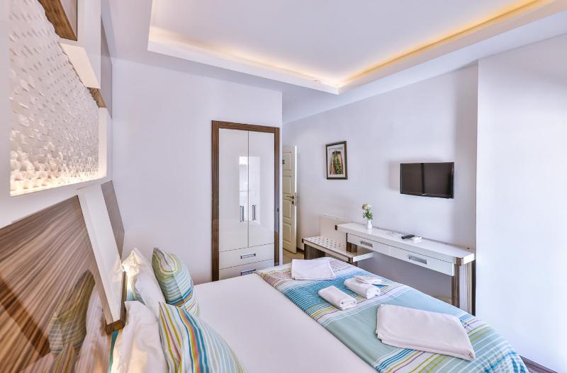 Double Room with Mountain View image 4