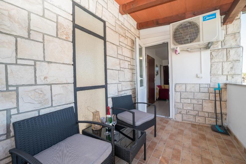 One-Bedroom Apartment image 3