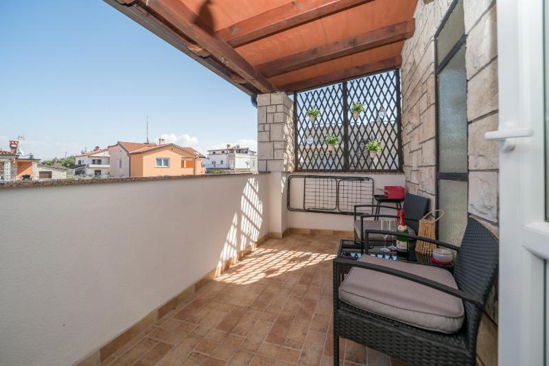 One-Bedroom Apartment image 2