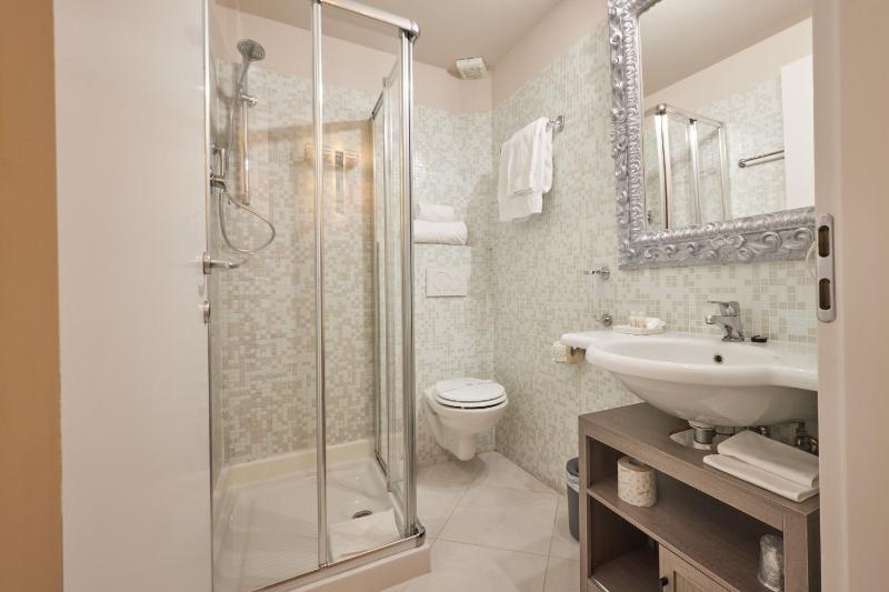 Economy Double Room image 2