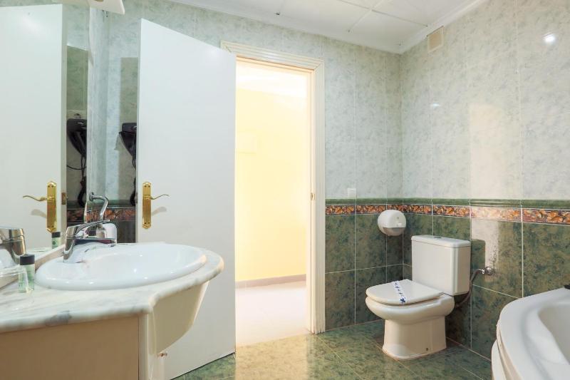 Superior Double Room with Jacuzzi image 2