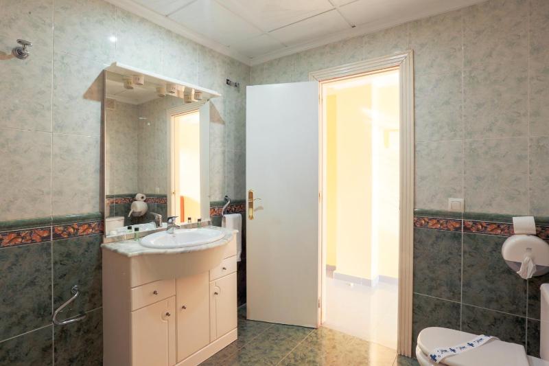 Superior Double Room with Jacuzzi image 3