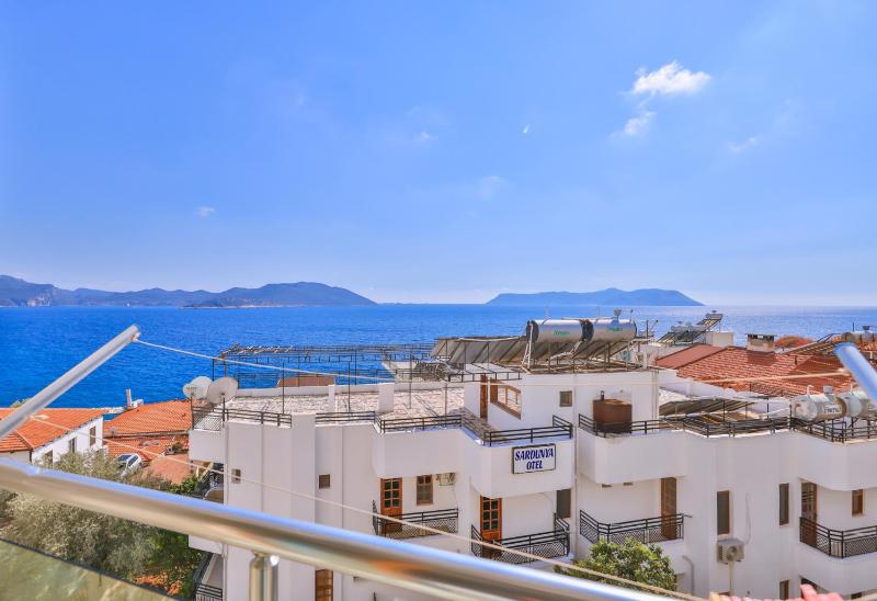 Deluxe Double Room with Side Sea View image 4