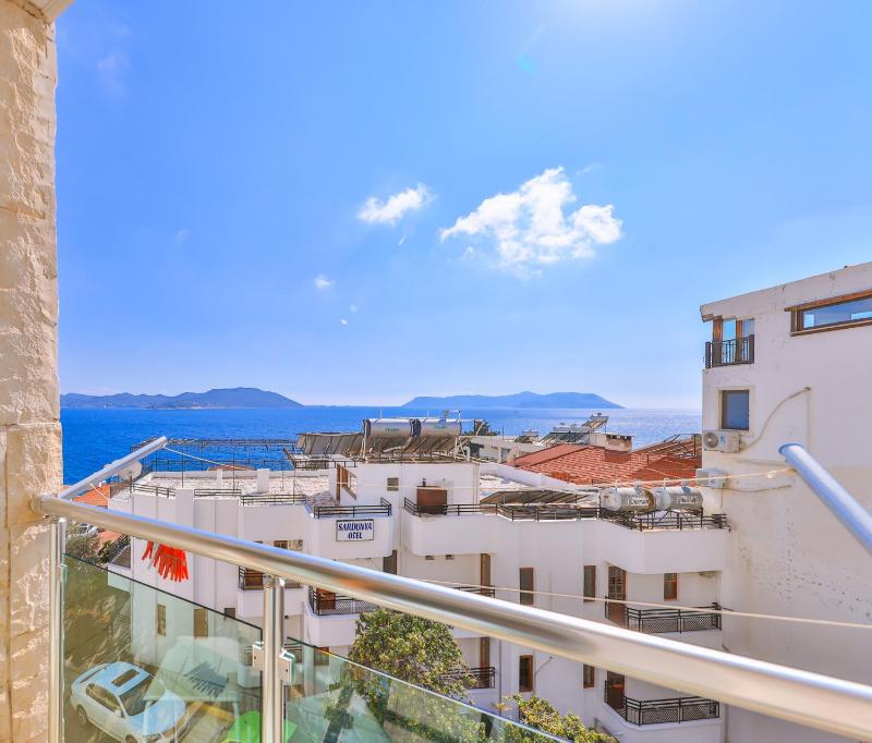 Deluxe Double Room with Side Sea View image 3