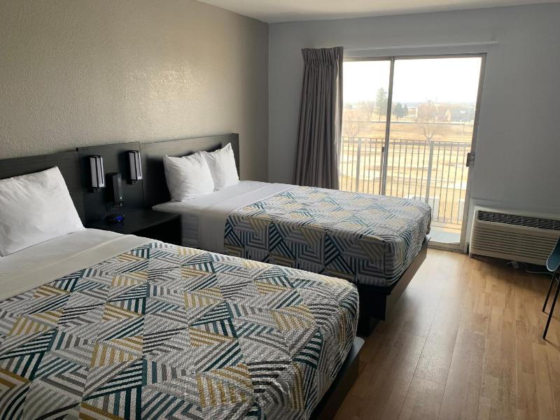 Quadruple Room - Non-Smoking image 1