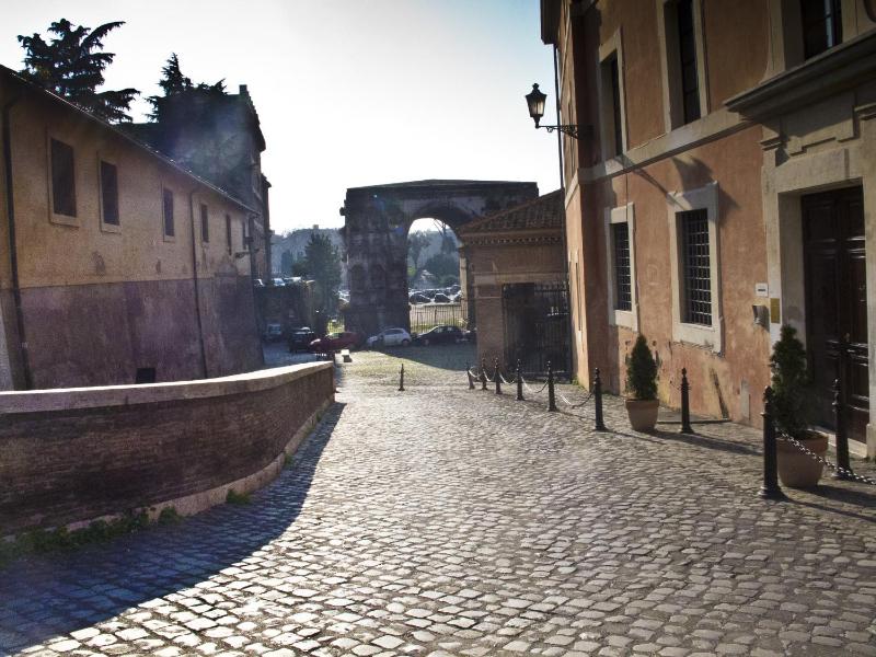 Two-Bedroom Apartment with City View image 3