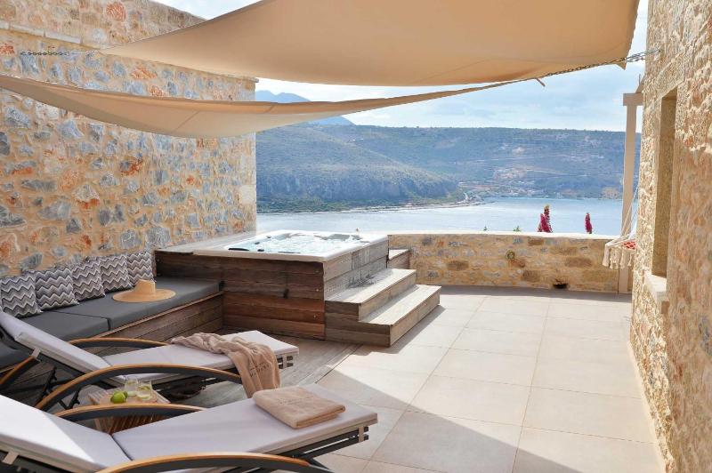 Junior Suite with Hot Tub image 2