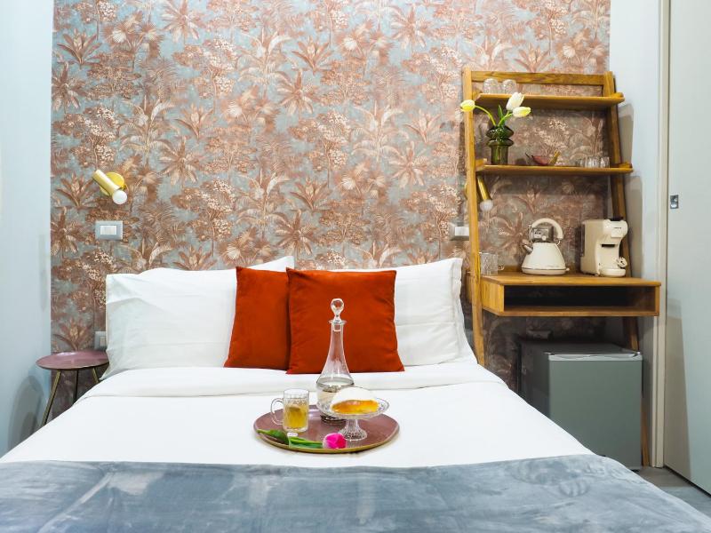 Small Double Room image 2