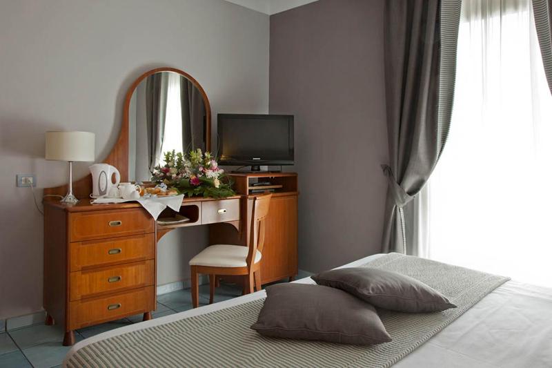 Double Room image 3