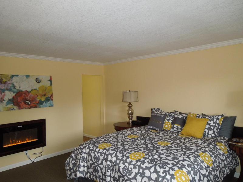 Deluxe King Room image 4