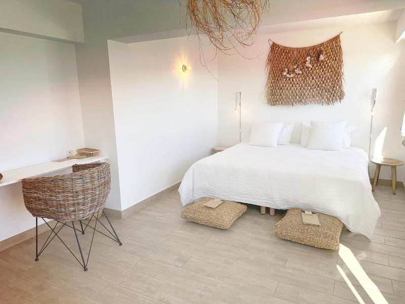 Deluxe Double Room with Terrace image 1