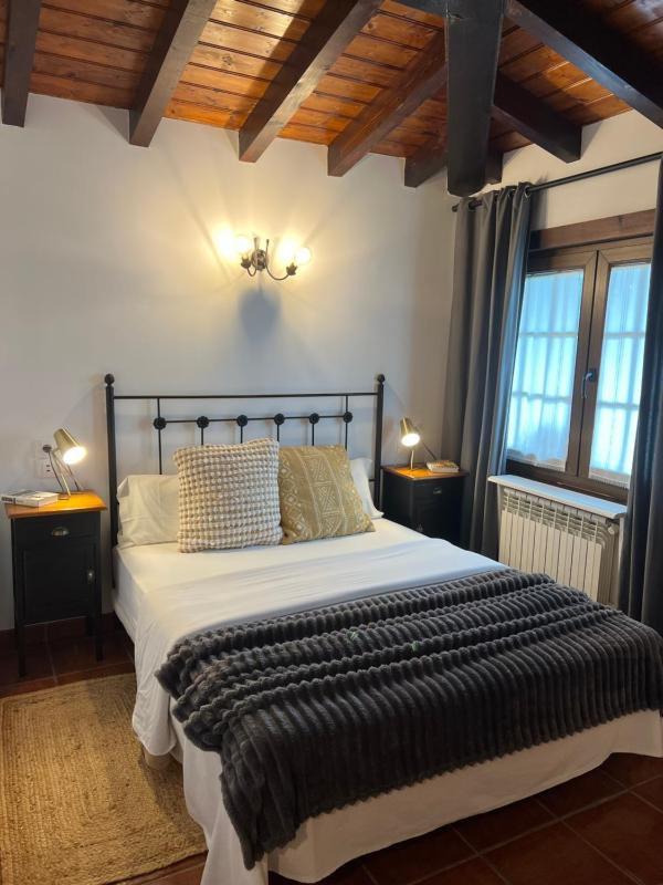 Twin Room image 2