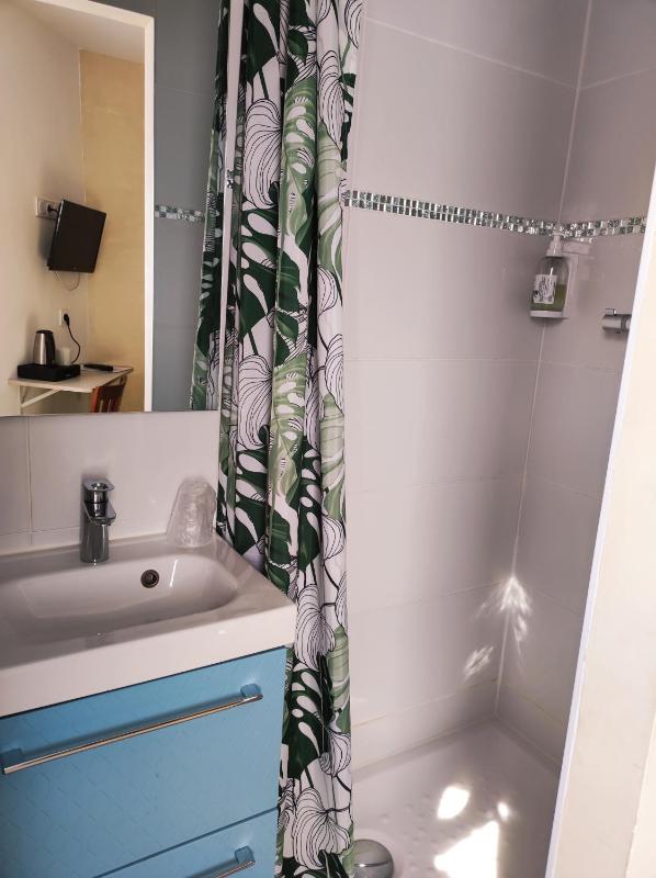 Small Double Room with Air conditioning and Terrace image 2
