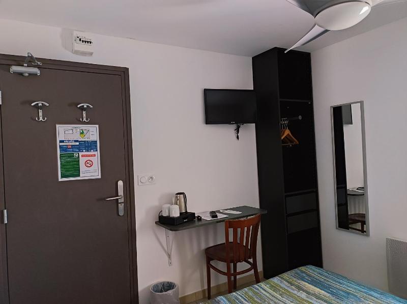Standard Double Room image 2