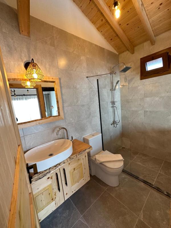 Deluxe Double Room with Balcony image 2