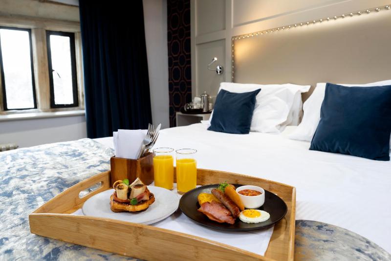 Luxury Double or Twin Room image 3