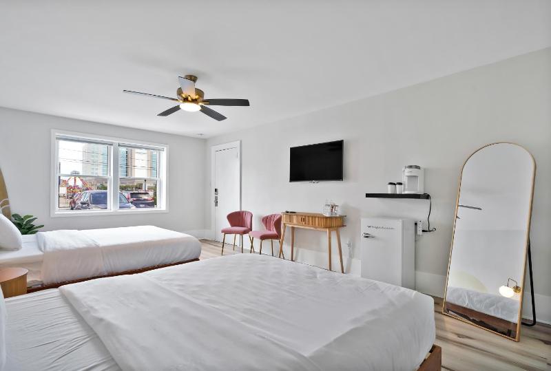 The Starlite Inn - image 36