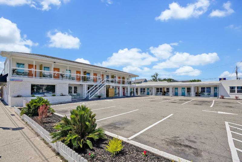 The Starlite Inn - image 40