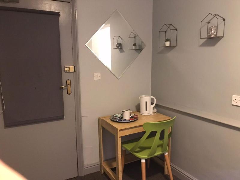 Single Room image 2