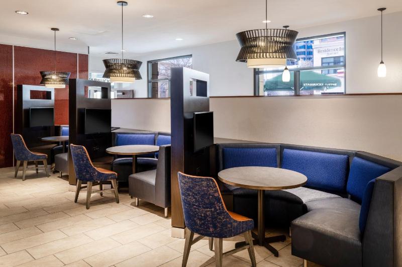 Courtyard by Marriott Austin Downtown/Convention Center - image 4
