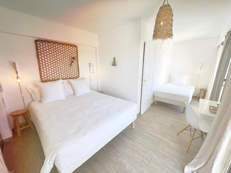 Triple Room with Terrace image 1