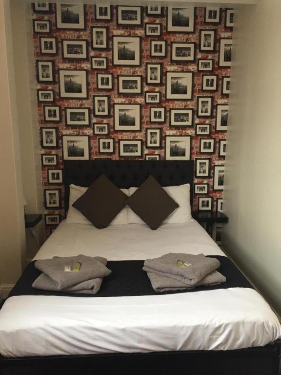 Double Room image 1