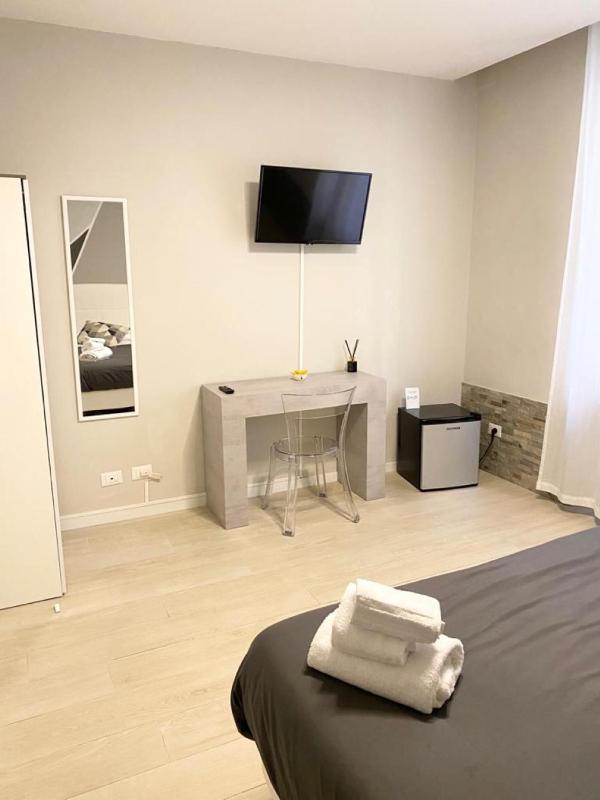 Standard Double Room image 3