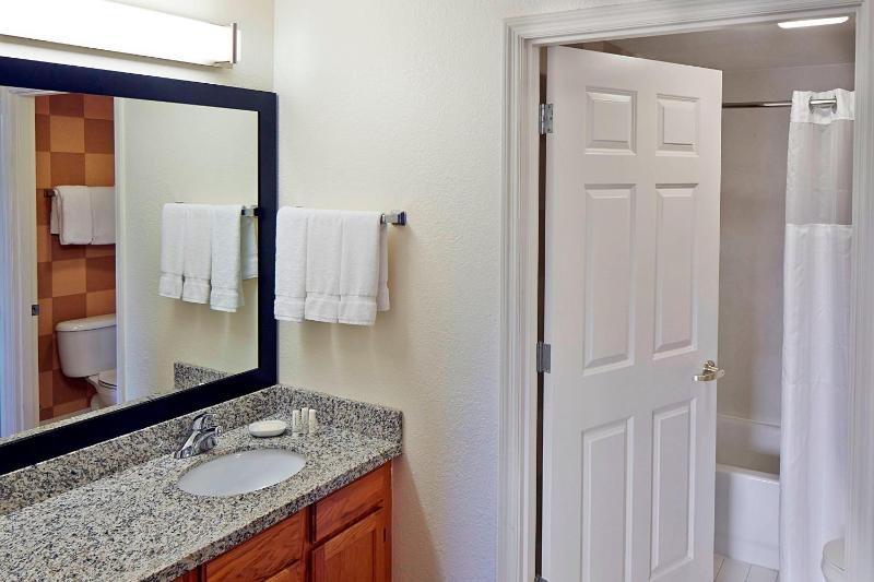One-Bedroom Suite with Sofa Bed image 4