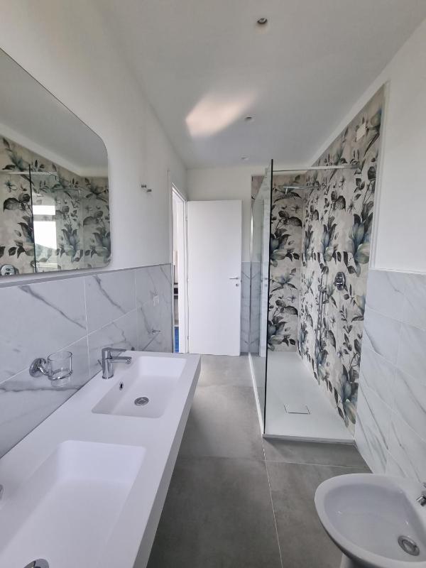 Suite with Sea View image 2