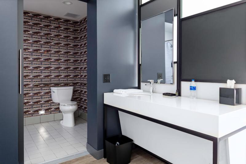 King Room image 3