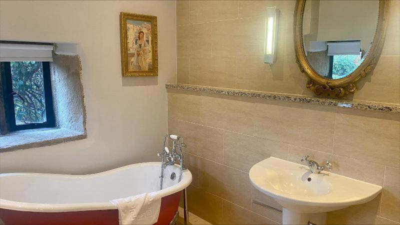 Luxury Double or Twin Room image 2