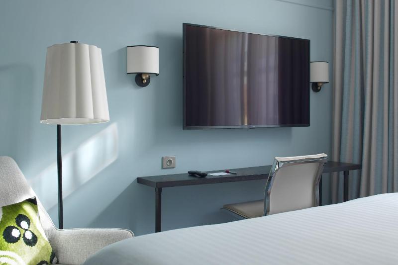 Superior King Room image 4