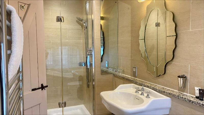 Double or Twin Room image 2
