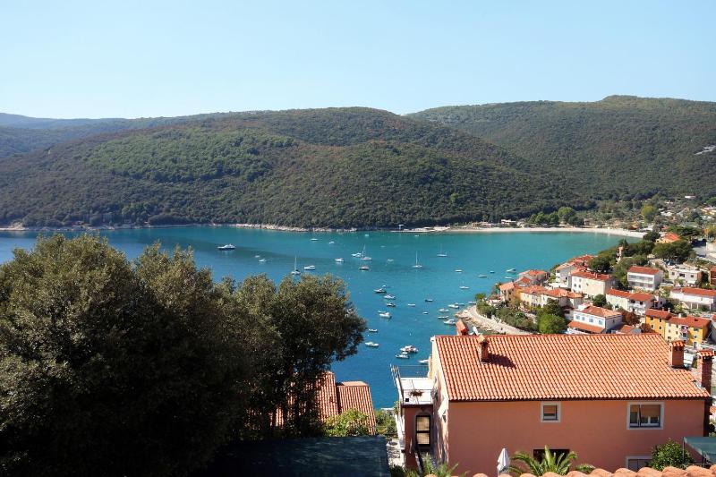 Apartment with Balcony and Sea View image 3