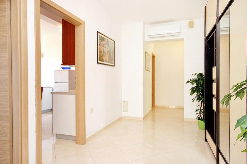Apartment with Balcony and Sea View image 2