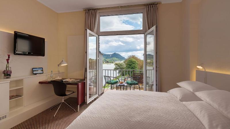 Comfort Double Room with River View and balcony image 4