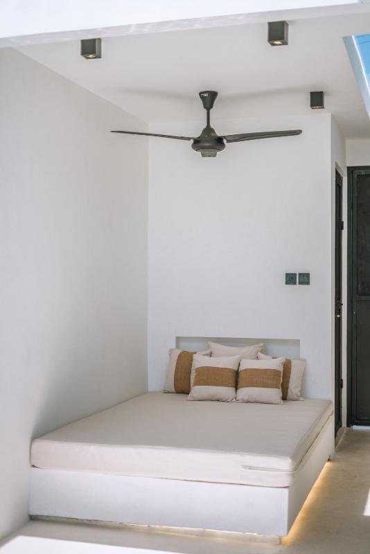 Villa Cha Cha: Stylish 1 BR Villa in Pererenan - image 13