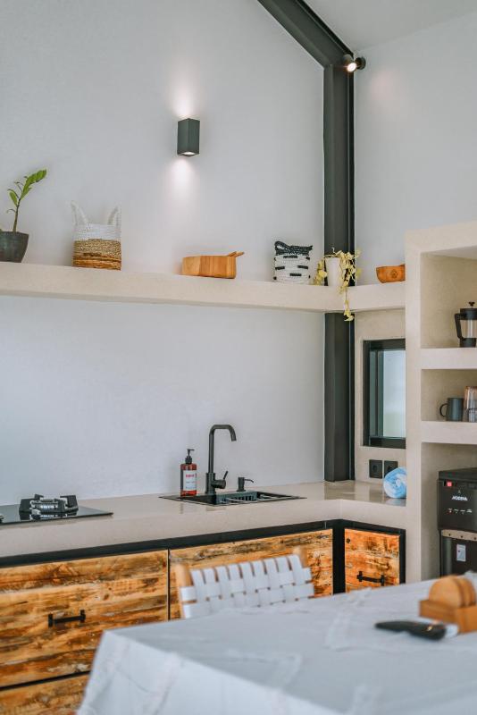 Villa Cha Cha: Stylish 1 BR Villa in Pererenan - image 7
