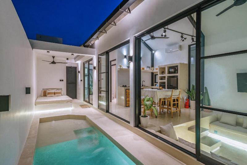 Villa Cha Cha: Stylish 1 BR Villa in Pererenan - image 1
