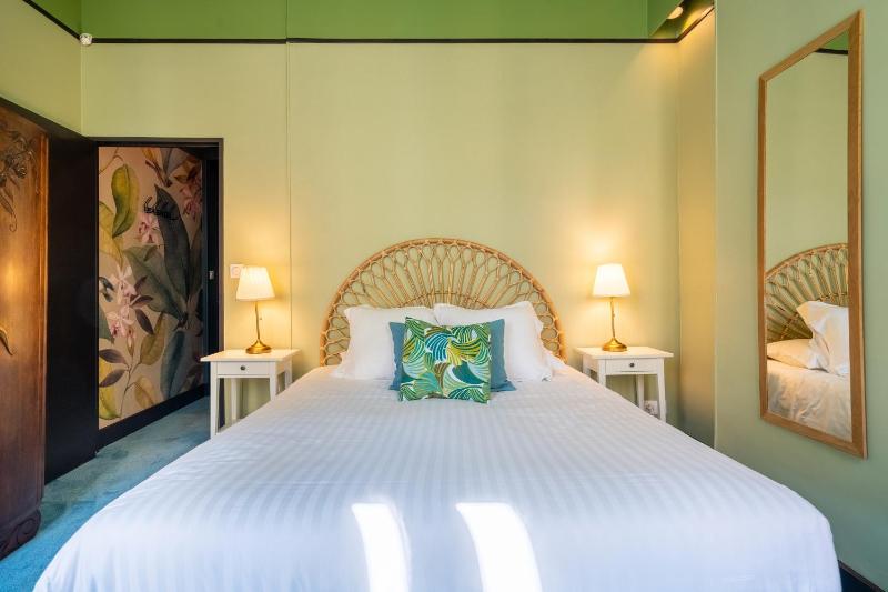 Deluxe Double Room image 3